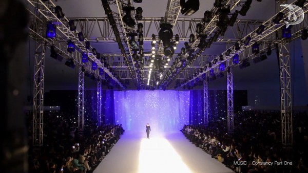 STAGE PROJECTION - Seoul Fashion Week 2015 LEE SANG BONG Show-HD.mp4_000028794